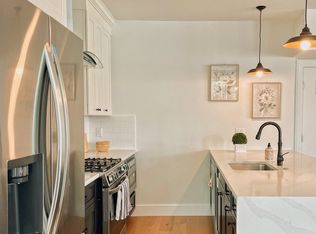 165 Everett St #6, Boston, MA 02128