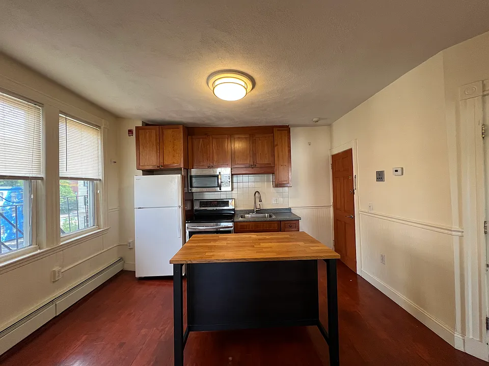 6 Bedford St #2R