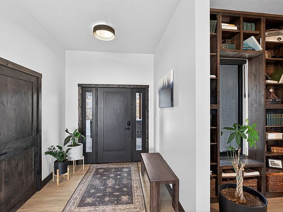 4th image of 14 Spring Ridge Dr