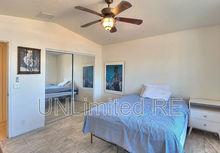 304 Acoma Blvd S — Photo 76