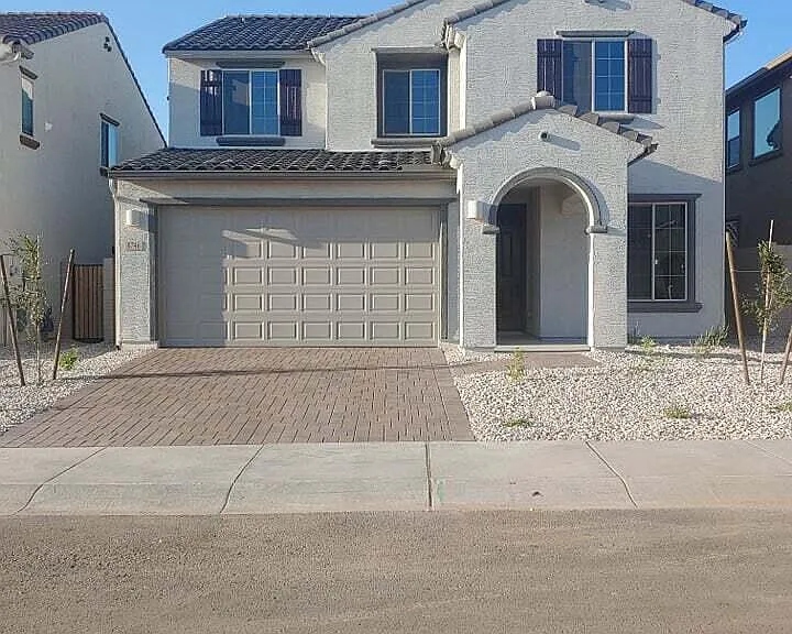 8746 W Solano Dr — Photo 2
