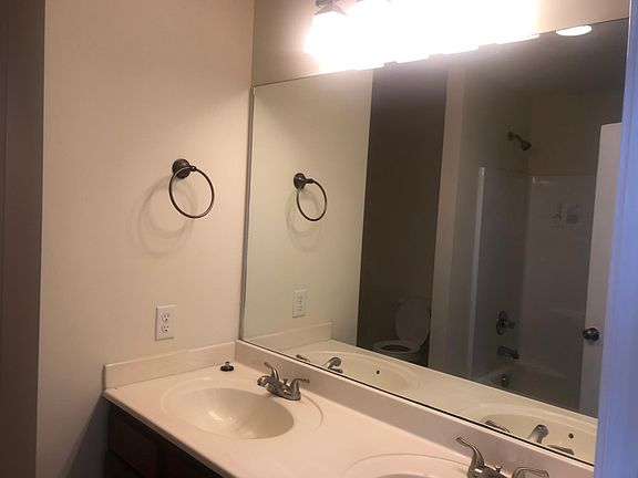 2nd image of 270 Stone Hollow Ln