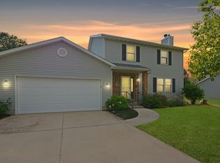 708 Wheeler Dr, Hudson, IL