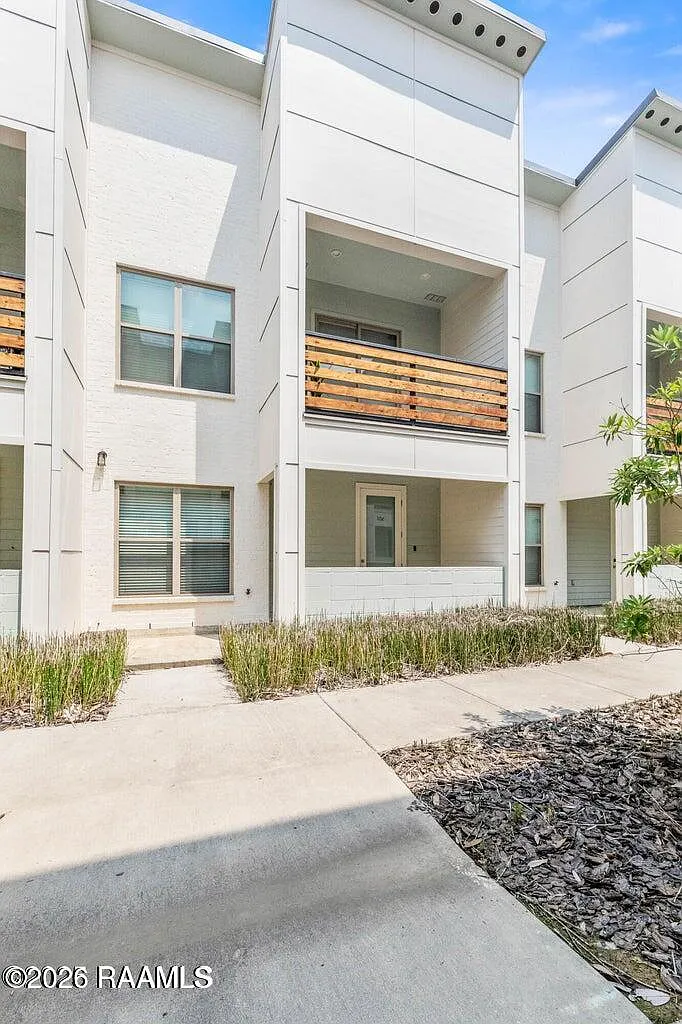 2 bed, 2.5 bath, 1308 sqft, $2,000 — Photo 1