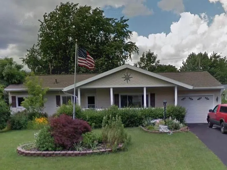 64 Temple Rd — Photo 4