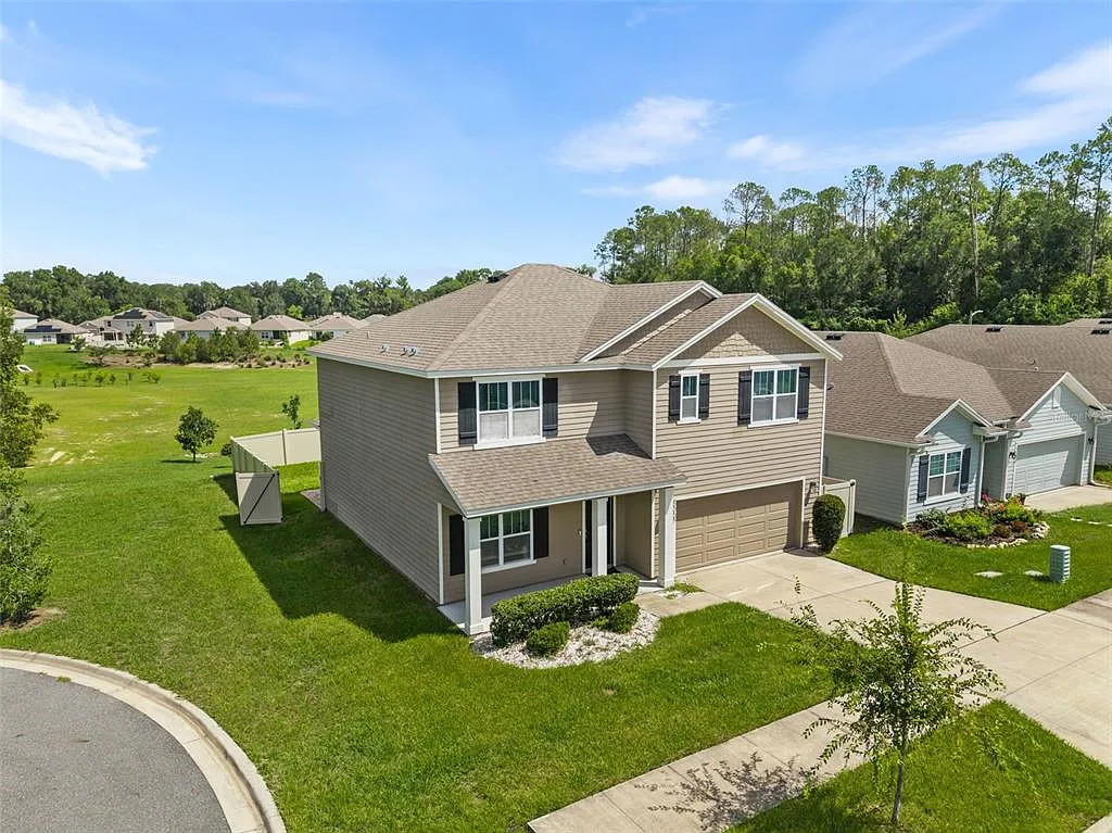 5 bed, 3.0 bath, 2556 sqft, $3,295 — Photo 3