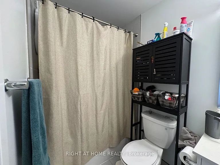 3 Strathgowan Ave #202 — Photo 18