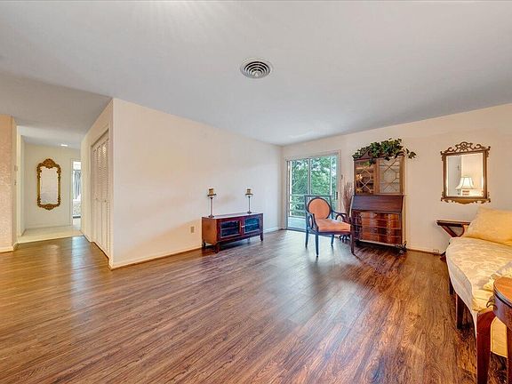 2nd image of 2151 Broadway Ave SW APT 16