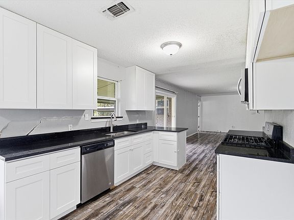4th image of 154 Cotillion Rd