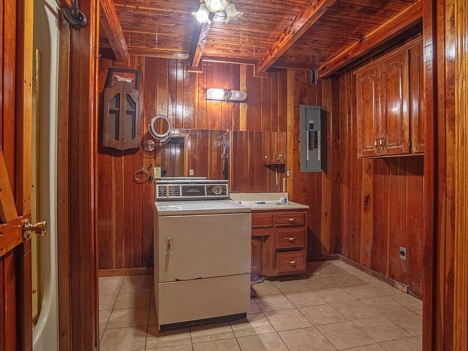 43rd image of 162 Tracy Rd