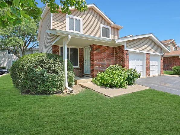 1968 N Jamestown Dr, Palatine, IL 60074
