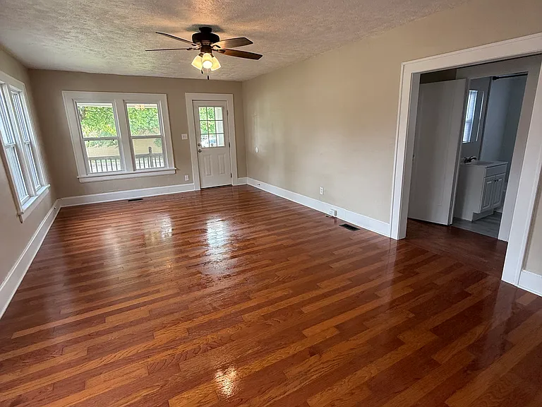 1012 S Fort Ave — Photo 4