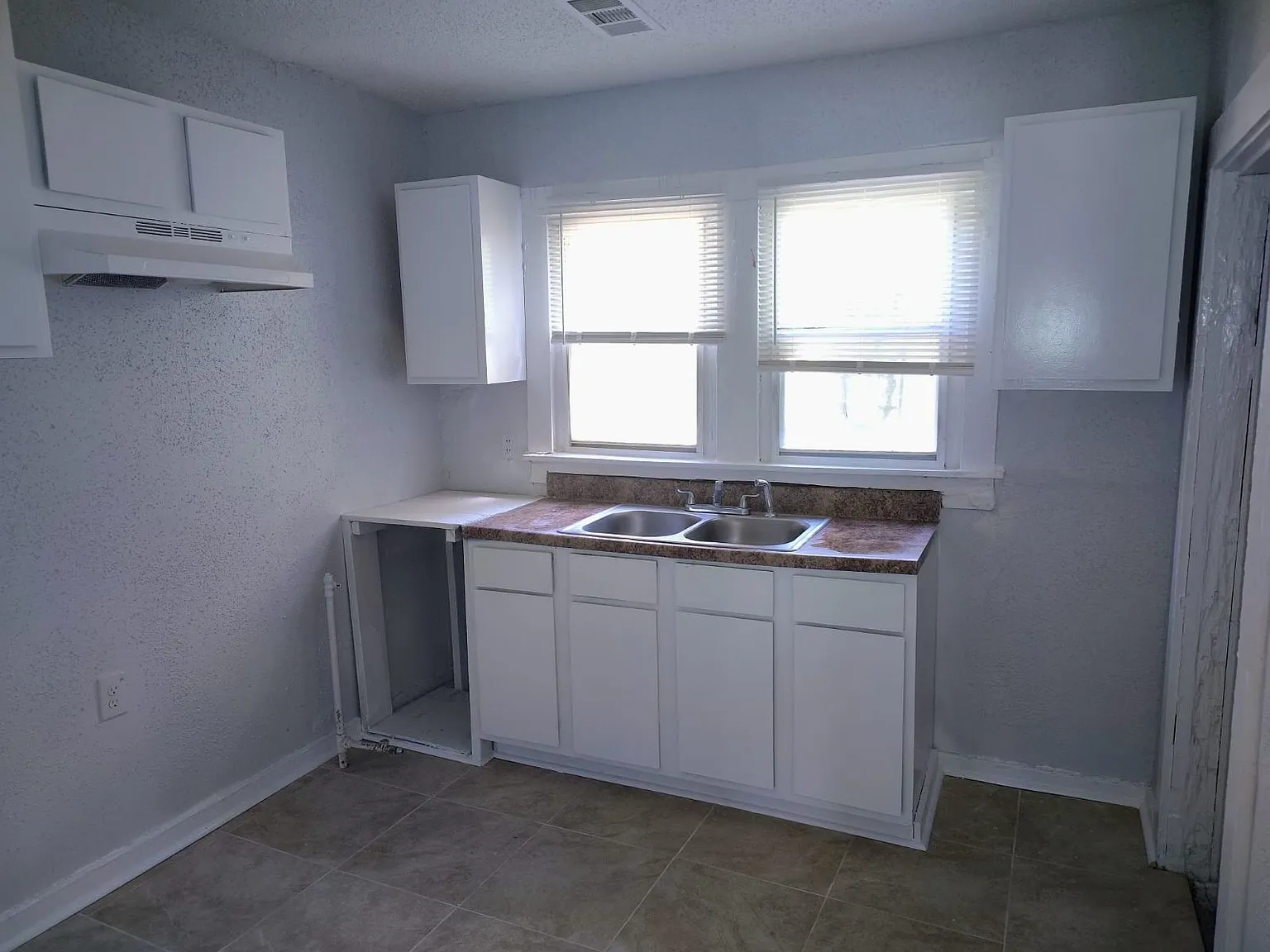 3 bed, 1156 sqft, $1,075 — Photo 4