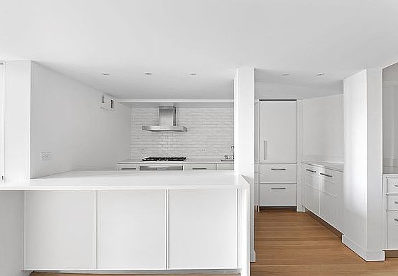 5th image of 421 Hudson St APT 208