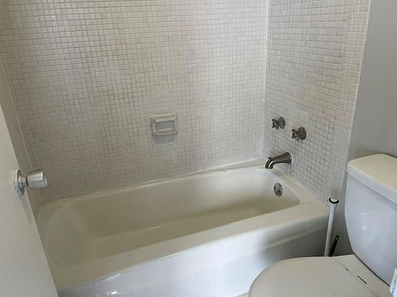 5th image of 2016 Main St APT 809