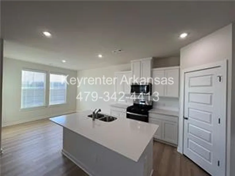 4808 Planetree St — Photo 5