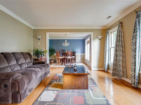 5th image of 6204 Walborough Ct