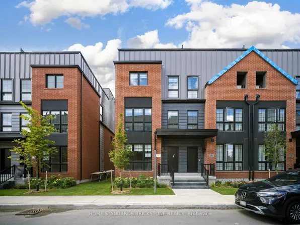22 Chesley St, Vaughan, ON L4J 0M1