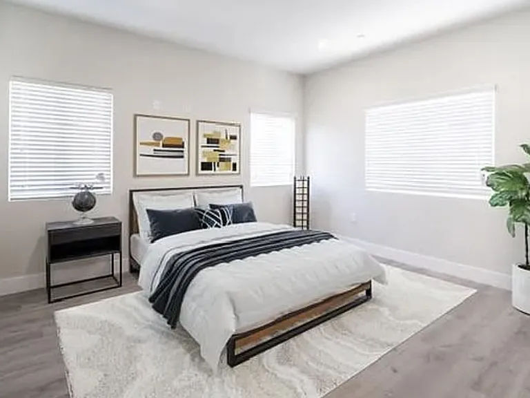 6841 Radford Ave — Photo 11