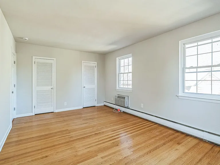 412 N Jackson St — Photo 16