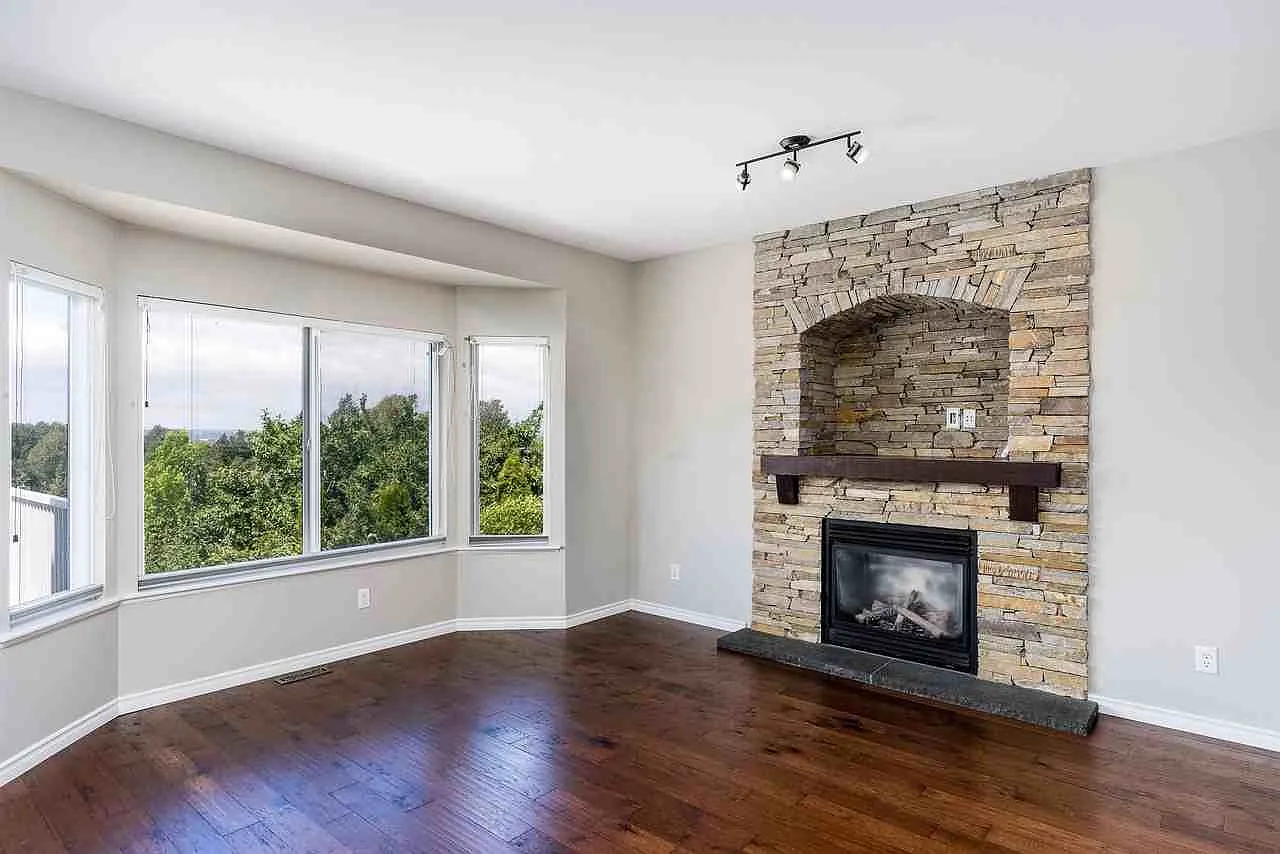 5 bed, 2.5 bath, 3000 sqft, $3,800 — Photo 4