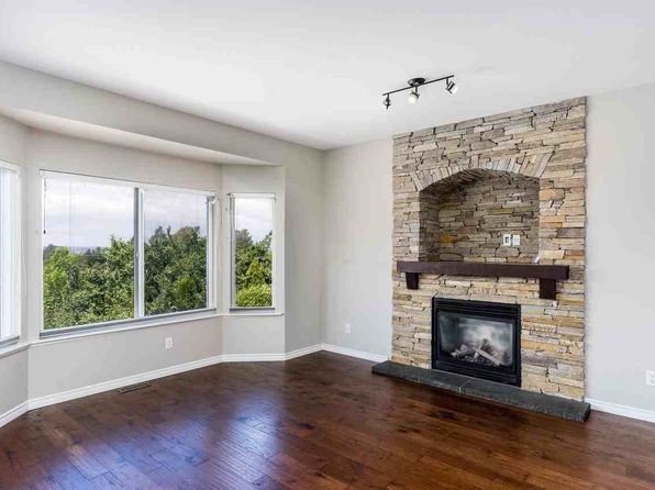 5 bedroom rental in Abbotsford — photo 4