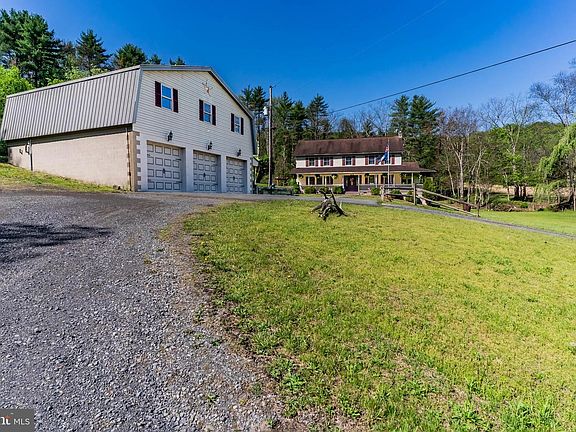 2nd image of 2582 Middle Rd