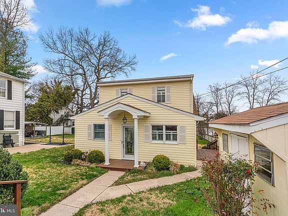 2nd image of 452 Carvel Beach Rd