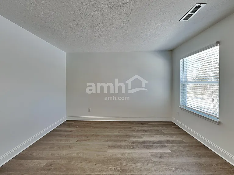 1076 Broyles Xing — Photo 15