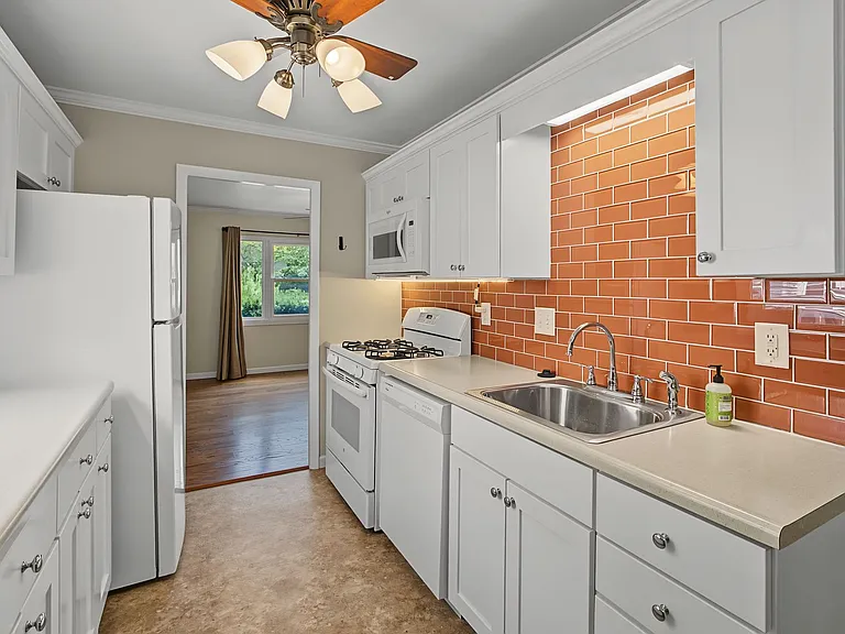 1205 S Cottage Grove Ave — Photo 14