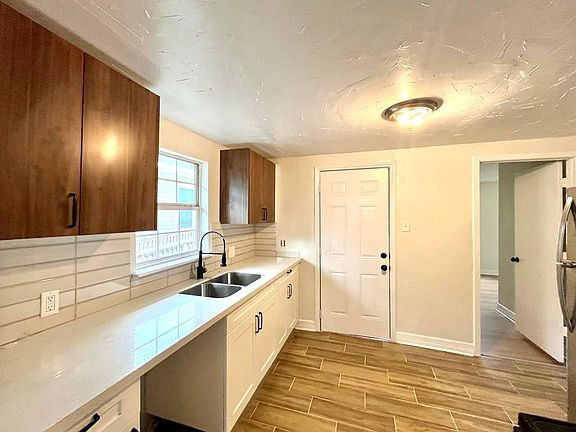 New European Style 
Kitchen Cabinetry