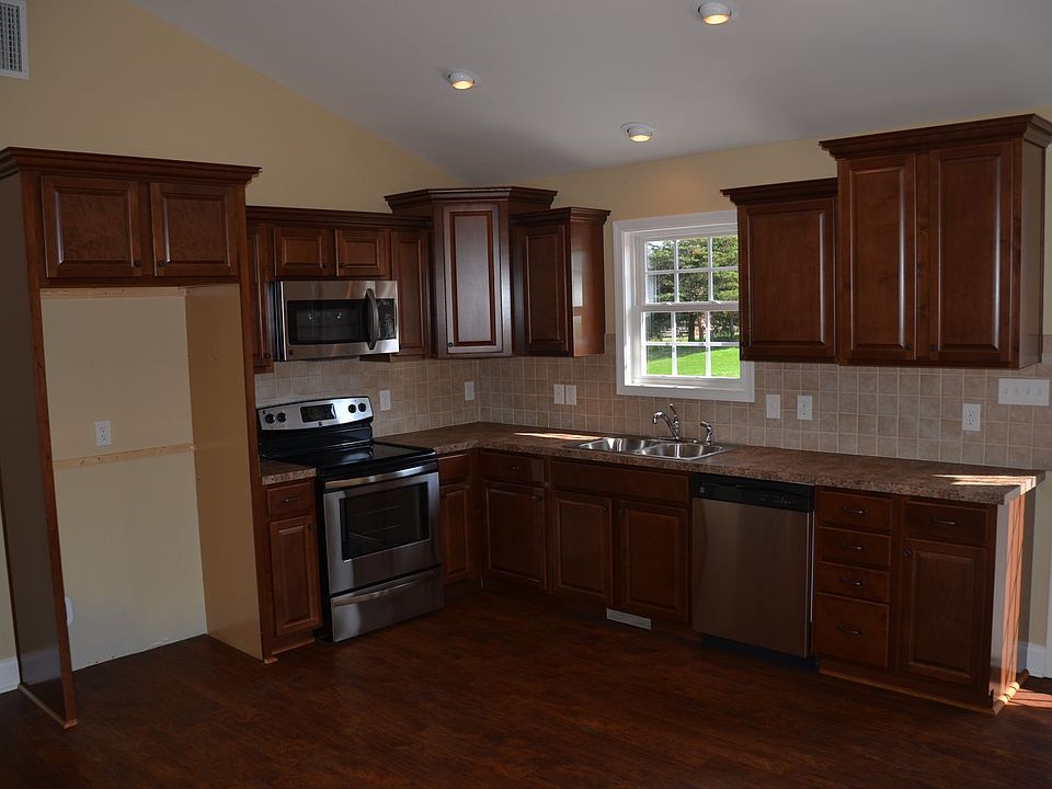 2nd image of 1572 Village Ct