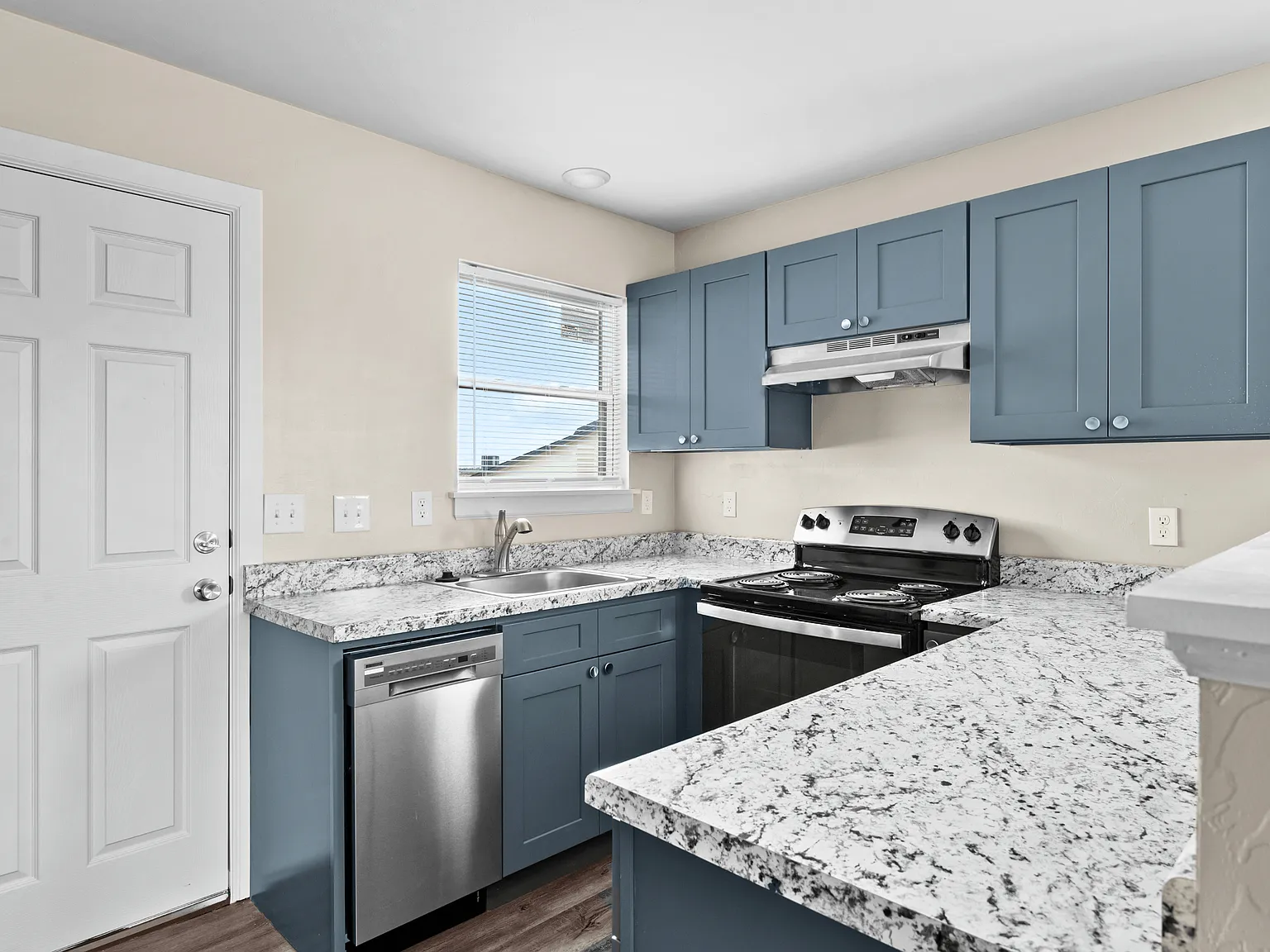 Diamond Ridge Apartments — Photo 2