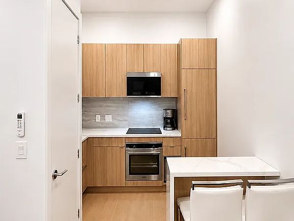 4th image of 404 W 51st St APT 4A