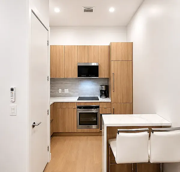 404 W 51st St #4A — Photo 4
