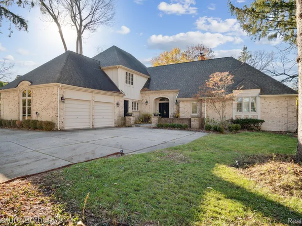 165 Vorn Ln, Bloomfield Hills, MI 48301