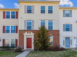 42945 Edgewater St, Chantilly, VA 20152