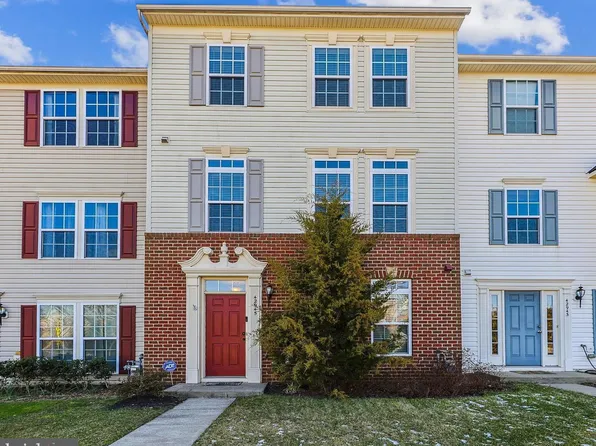 42945 Edgewater St, Chantilly, VA 20152