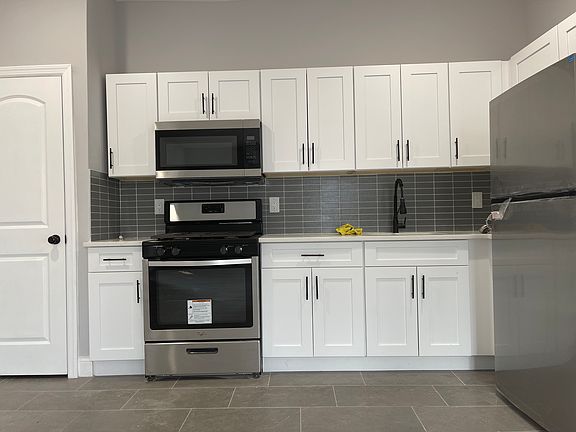 2nd image of 131 Monticello Ave #2E