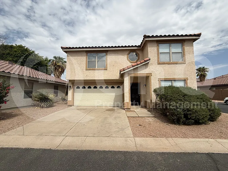 422 W Redwood Dr — Photo 1