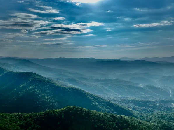 784 Furnace Creek Rd, Mountain City, TN 37683