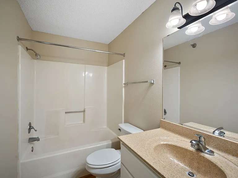 Heritage Park Apartments — Photo 8