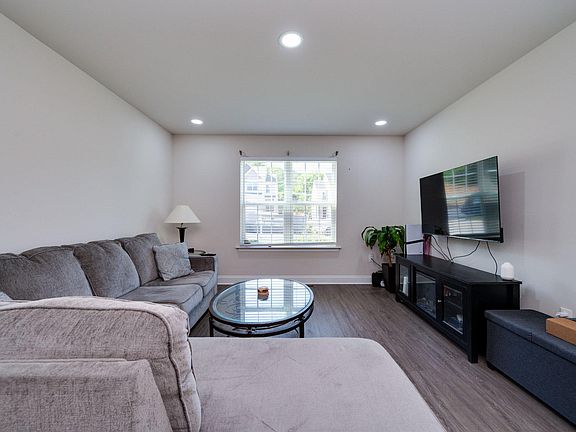 3rd image of 25 Rosalies Way