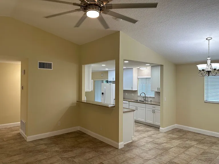 210 Foxwood Dr — Photo 13