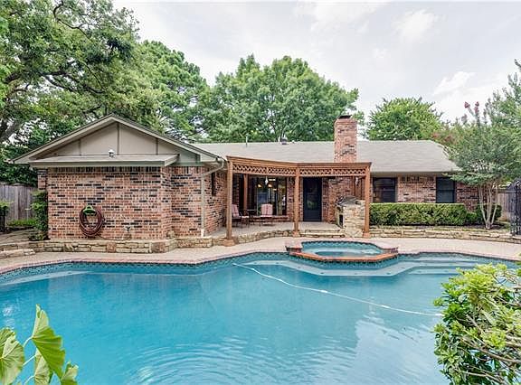 3rd image of 1825 Big Bend Dr