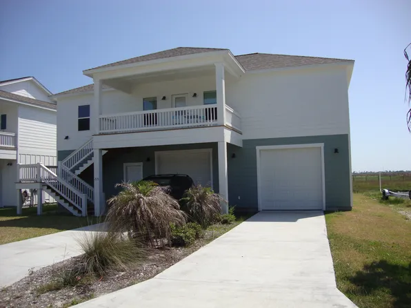 215 Lands End St, Rockport, TX 78382
