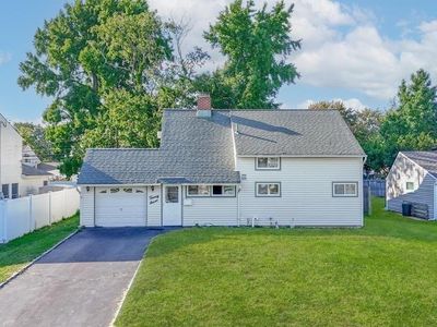 27 Eve Lane, Levittown, NY, 11756