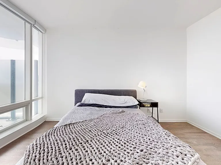 1 Bloor St E #4204 — Photo 16