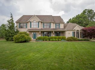 27091 Sanctuary Ln, Olmsted Falls, OH