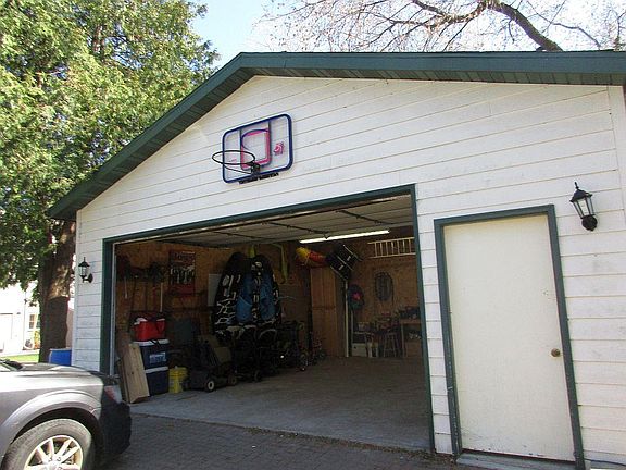 4th image of 423 W Phillip St #W